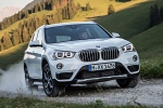 2019 BMW X1 xDrive28i in Alpine White - Driving Front Right View